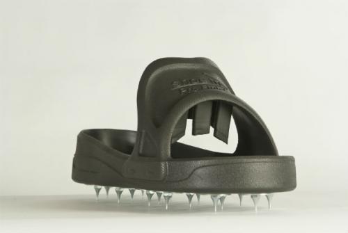 SHOE-IN Size 8-Under spiked screeding shoes