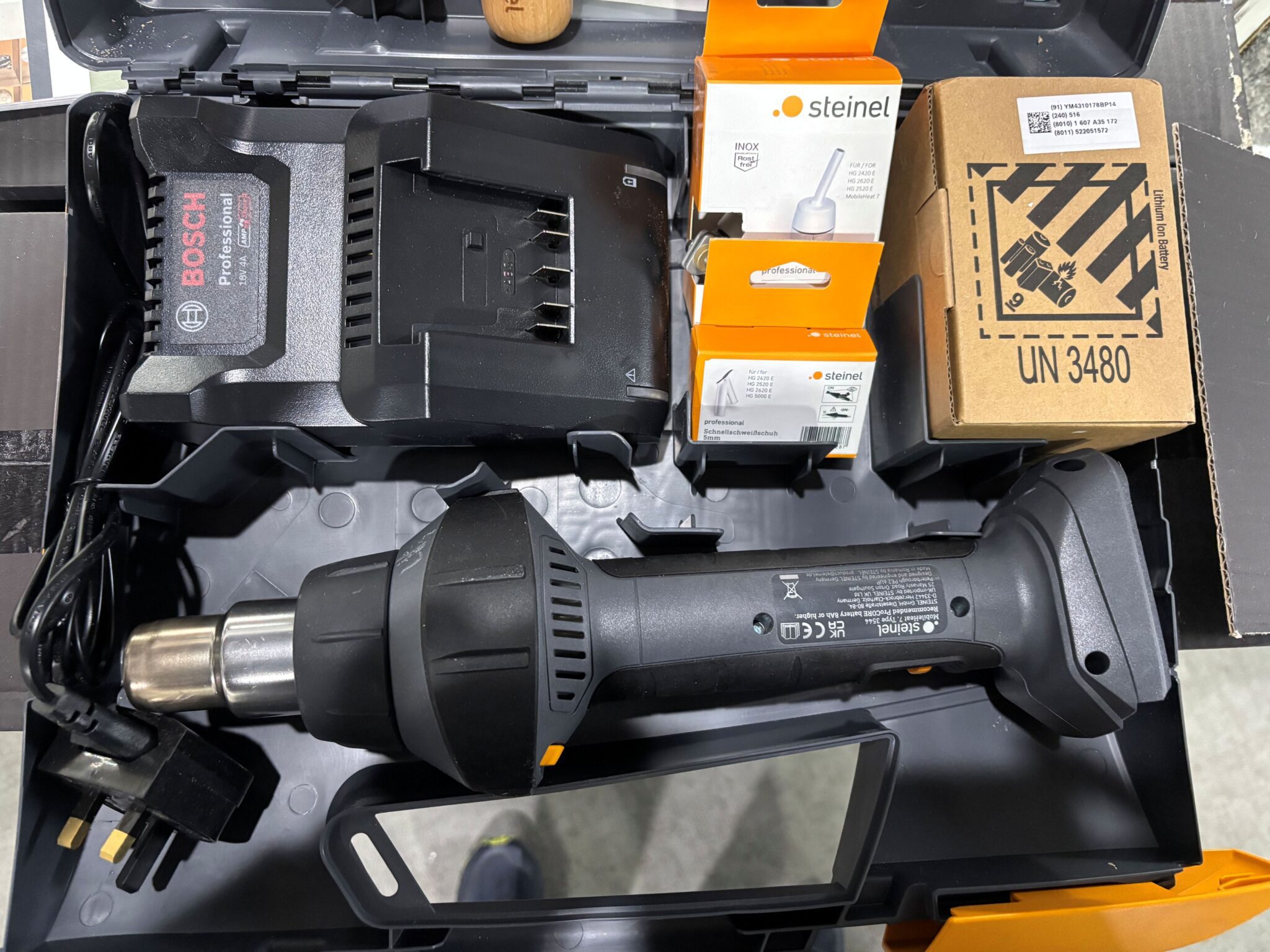 Steinel Mobile Heat 7 8Ah Battery & Charger Cased - Image 3